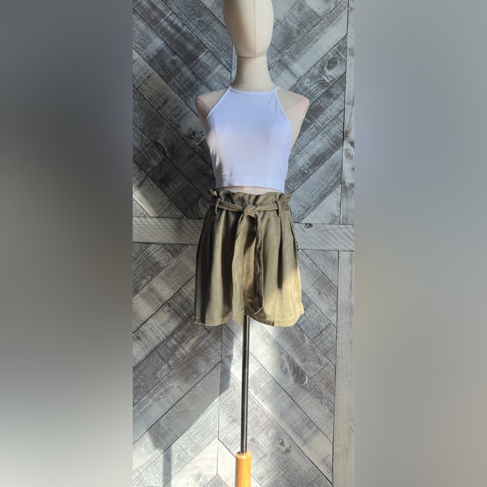 HYFVE NWT FAUX SUEDE PAPER BAG WAIST SHORTS WITH POCKETS . - Picture 2 of 8